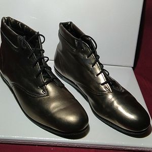 Green Sports, Gold Booties